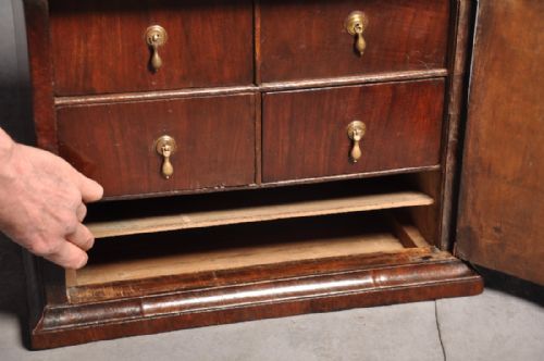 RARE 17TH CENTURY WALNUT CABINET - ADDITIONAL PHOTO 8