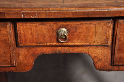 A GEORGE 1ST WALNUT LOWBOY OF SMALL PROPORTIONS - ADDITIONAL PHOTO 6