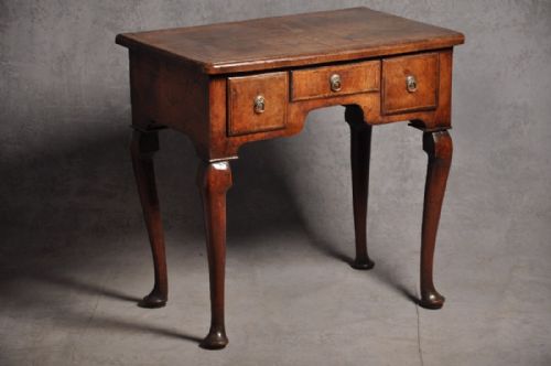 A GEORGE 1ST WALNUT LOWBOY OF SMALL PROPORTIONS - ADDITIONAL PHOTO 7