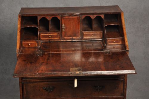 QUEEN ANN WALNUT BUREAU - ADDITIONAL PHOTO 5