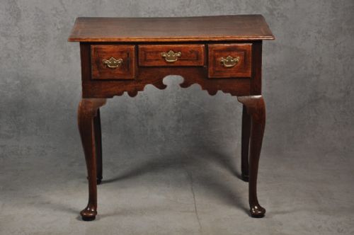 george 1st oak lowboy - CATEGORY: ANTIQUE FURNITURE - DATED 18TH CENTURY