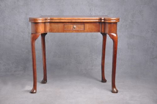 fine 18th century walnut card table - CATEGORY: ANTIQUE TABLES - DATED 18TH CENTURY