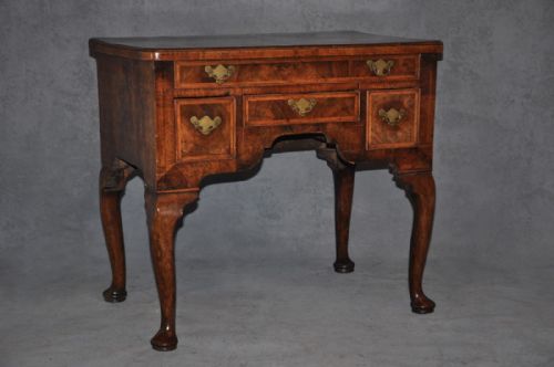 18th century walnut lowboy - CATEGORY: ANTIQUE FURNITURE - DATED 18TH CENTURY