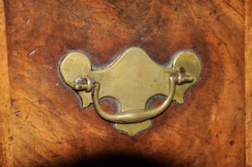 18TH CENTURY WALNUT LOWBOY - ADDITIONAL PHOTO 3