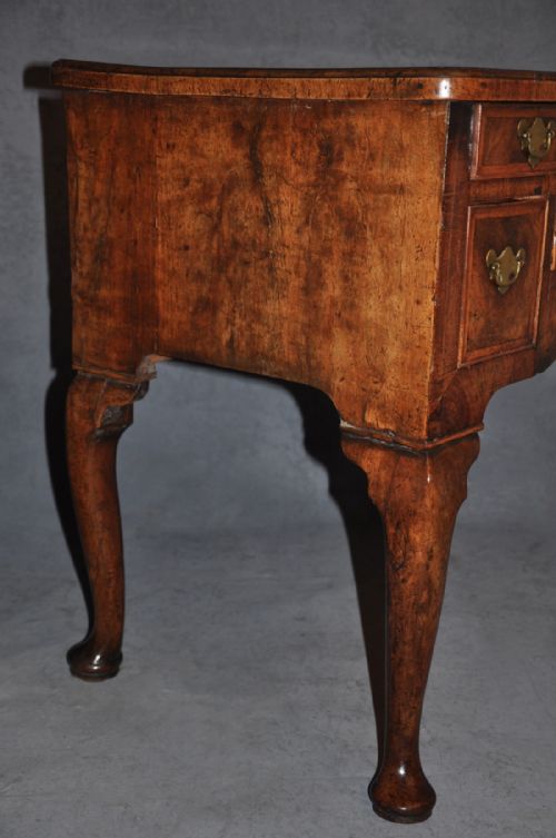 18TH CENTURY WALNUT LOWBOY - ADDITIONAL PHOTO 5