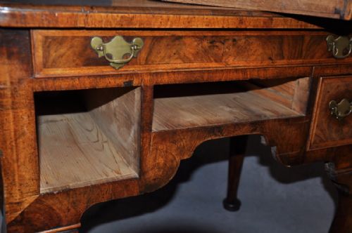 18TH CENTURY WALNUT LOWBOY - ADDITIONAL PHOTO 8