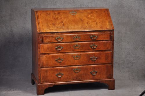 18th century walnut bureau - CATEGORY: ANTIQUE BUREAU - DATED 18TH CENTURY