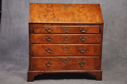 18TH CENTURY WALNUT BUREAU - ADDITIONAL PHOTO 6