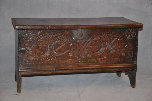 17th century oak coffer of small proportions - CATEGORY: ANTIQUE CHESTS - DATED 17TH CENTURY
