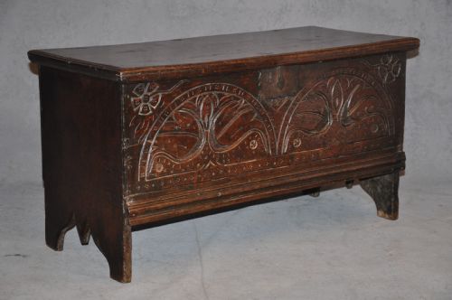 17TH CENTURY OAK COFFER OF SMALL PROPORTIONS - ADDITIONAL PHOTO 2