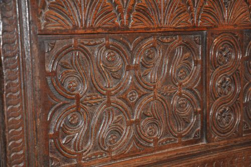 17TH CENTURY OAK COFFER - ADDITIONAL PHOTO 3