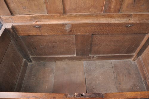 17TH CENTURY OAK COFFER - ADDITIONAL PHOTO 5