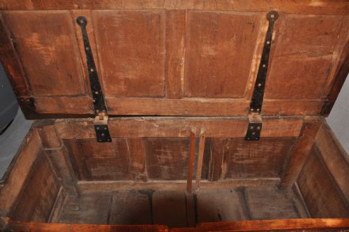 17TH CENTURY PANELED OAK COFFER - ADDITIONAL PHOTO 1