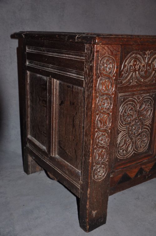 17TH CENTURY PANELLED COFFER - ADDITIONAL PHOTO 4