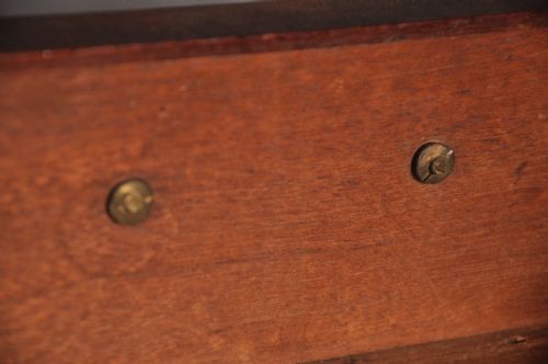 18TH CENTURY CHIPPENDALE MAHOGANY KNEEHOLE DESK - ADDITIONAL PHOTO 4