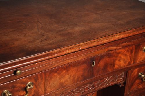 18TH CENTURY CHIPPENDALE MAHOGANY KNEEHOLE DESK - ADDITIONAL PHOTO 11
