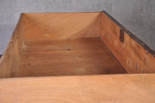 EARLY 18TH CENTURY WALNUT CHEST OF DRAWERS - ADDITIONAL PHOTO 7