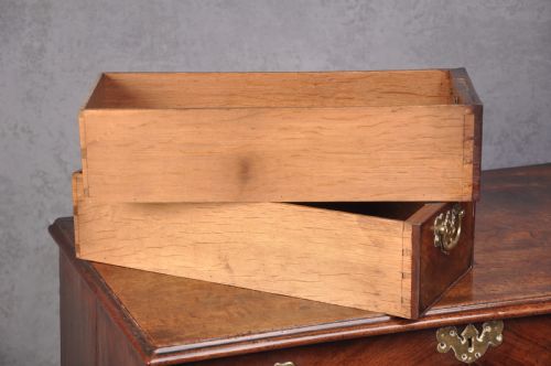 FINE 18TH CENTURY MAHOGANY KNEEHOLE DESK - ADDITIONAL PHOTO 8