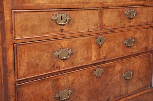 EARLY 18TH CENTURY WALNUT BUREAU - ADDITIONAL PHOTO 6