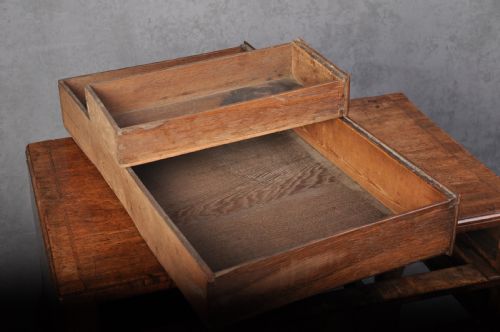 EARLY 18TH CENTURY WALNUT LOWBOY - ADDITIONAL PHOTO 5