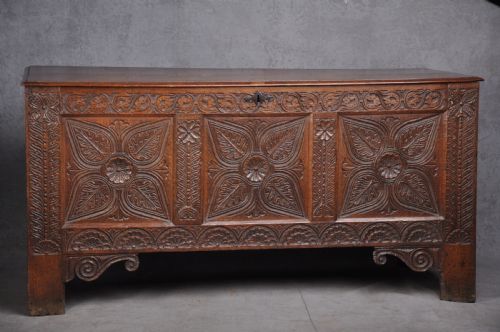 17th century oak coffer - CATEGORY: ANTIQUE CHESTS - DATED 18TH CENTURY