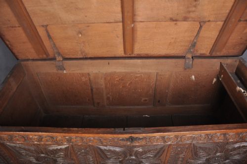 17TH CENTURY OAK COFFER - ADDITIONAL PHOTO 2