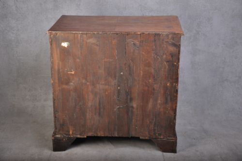 EARLY 18TH CENTURY WALNUT CHEST OF DRAWERS - ADDITIONAL PHOTO 6