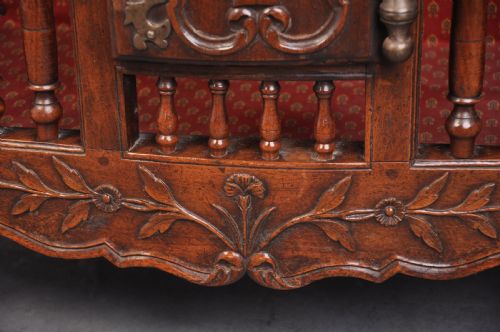 A FINE 18TH CENTURY WALNUT FRENCH PANETTIERE - ADDITIONAL PHOTO 3