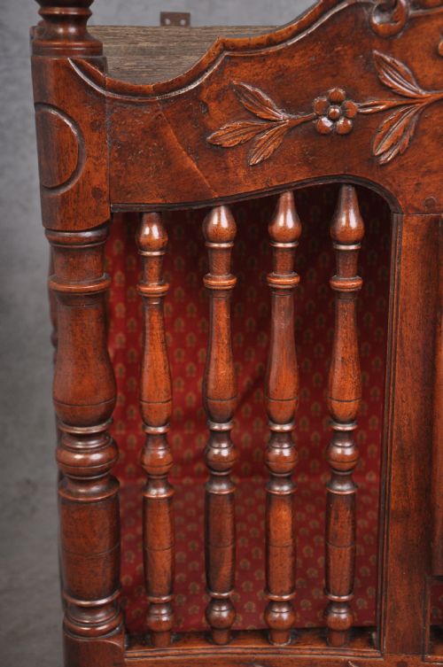 A FINE 18TH CENTURY WALNUT FRENCH PANETTIERE - ADDITIONAL PHOTO 8