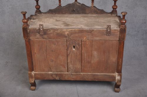 A FINE 18TH CENTURY WALNUT FRENCH PANETTIERE - ADDITIONAL PHOTO 11