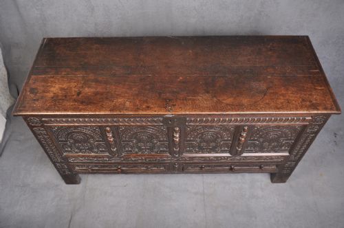 17TH CENTURY OAK COFFER - ADDITIONAL PHOTO 1