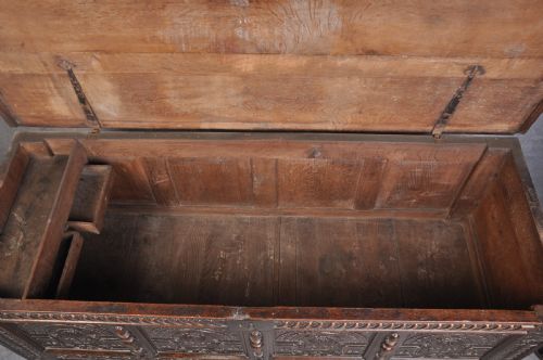 17TH CENTURY OAK COFFER - ADDITIONAL PHOTO 6