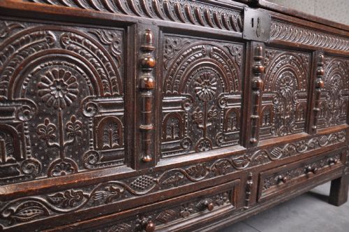 17TH CENTURY OAK COFFER - ADDITIONAL PHOTO 16