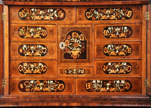 CHARLES II OLIVE OYSTERVENEERED AND FLORAL MARQUETRY CABINET ON STAND - ADDITIONAL PHOTO 2