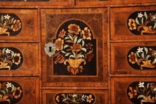 CHARLES II OLIVE OYSTERVENEERED AND FLORAL MARQUETRY CABINET ON STAND - ADDITIONAL PHOTO 3