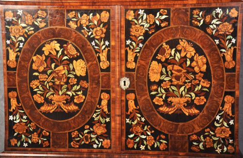 CHARLES II OLIVE OYSTERVENEERED AND FLORAL MARQUETRY CABINET ON STAND - ADDITIONAL PHOTO 11