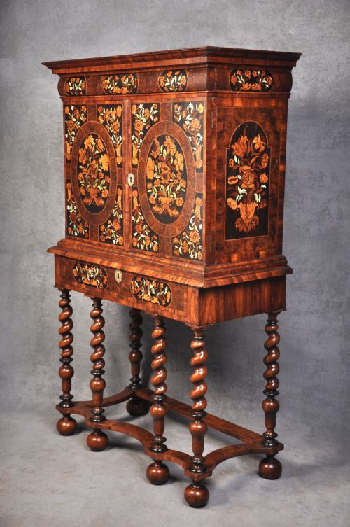 CHARLES II OLIVE OYSTERVENEERED AND FLORAL MARQUETRY CABINET ON STAND - ADDITIONAL PHOTO 17