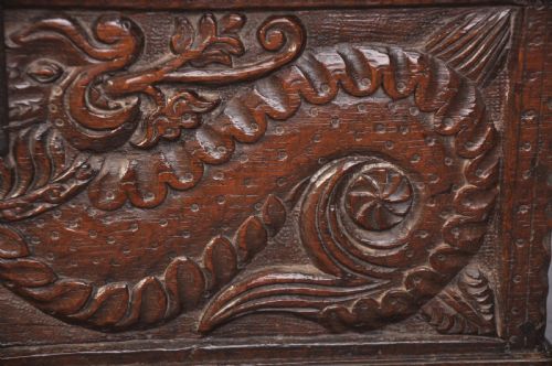 17TH CENTURY CARVED OAK BOX - ADDITIONAL PHOTO 4