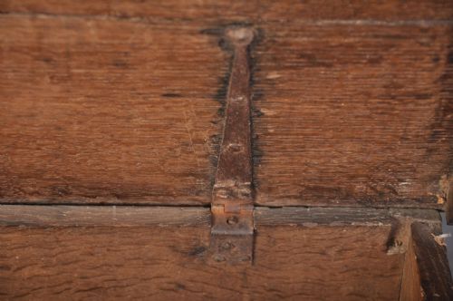 17TH CENTURY CARVED OAK BOX - ADDITIONAL PHOTO 5
