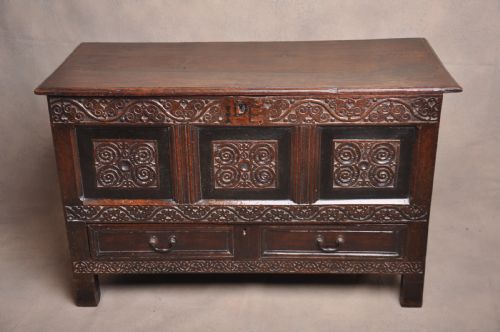 17TH CENTURY OAK COFFER - ADDITIONAL PHOTO 4