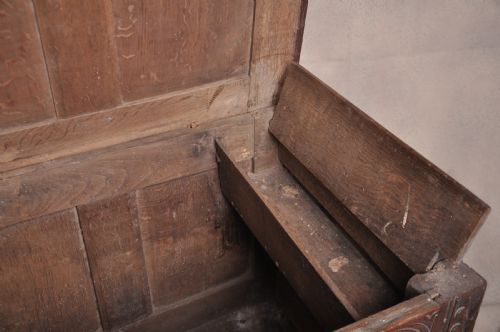 17TH CENTURY OAK COFFER - ADDITIONAL PHOTO 6