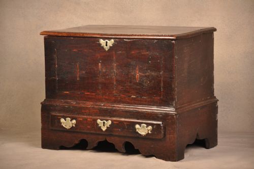 early 18th century welsh oak coffer bach - CATEGORY: ANTIQUE CHESTS - DATED 18TH CENTURY