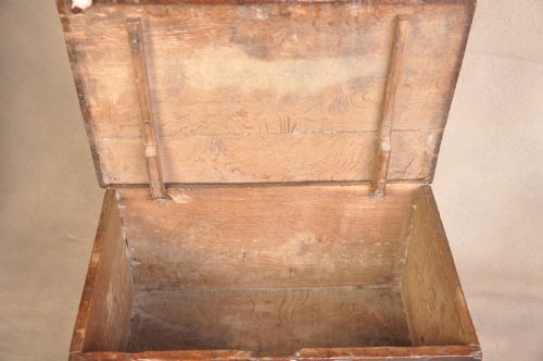 EARLY 18TH CENTURY WELSH OAK COFFER BACH - ADDITIONAL PHOTO 8