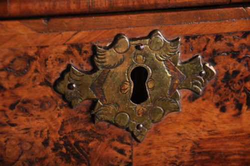 17TH CENTURY MULBERRY CHEST ON STAND - ADDITIONAL PHOTO 5