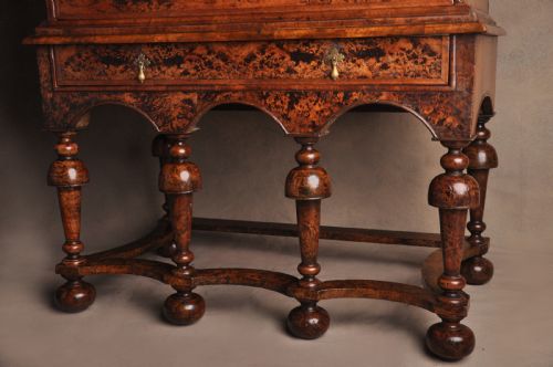 17TH CENTURY MULBERRY CHEST ON STAND - ADDITIONAL PHOTO 9