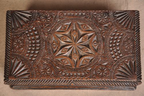 17TH CENTURY WELSH OAK CHIP CARVED BOX - ADDITIONAL PHOTO 1
