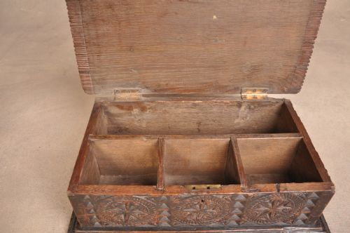 17TH CENTURY WELSH OAK CHIP CARVED BOX - ADDITIONAL PHOTO 5