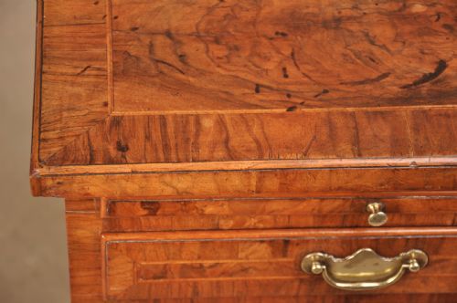 GEORGE 1ST WALNUT CHEST OF DRAWERS OF SMALL PROPORTIONS - ADDITIONAL PHOTO 5