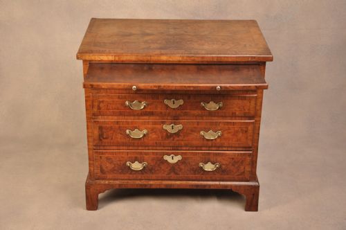 GEORGE 1ST WALNUT CHEST OF DRAWERS OF SMALL PROPORTIONS - ADDITIONAL PHOTO 6