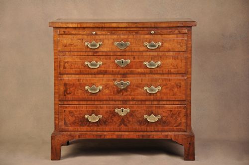 GEORGE 1ST WALNUT CHEST OF DRAWERS OF SMALL PROPORTIONS - ADDITIONAL PHOTO 11